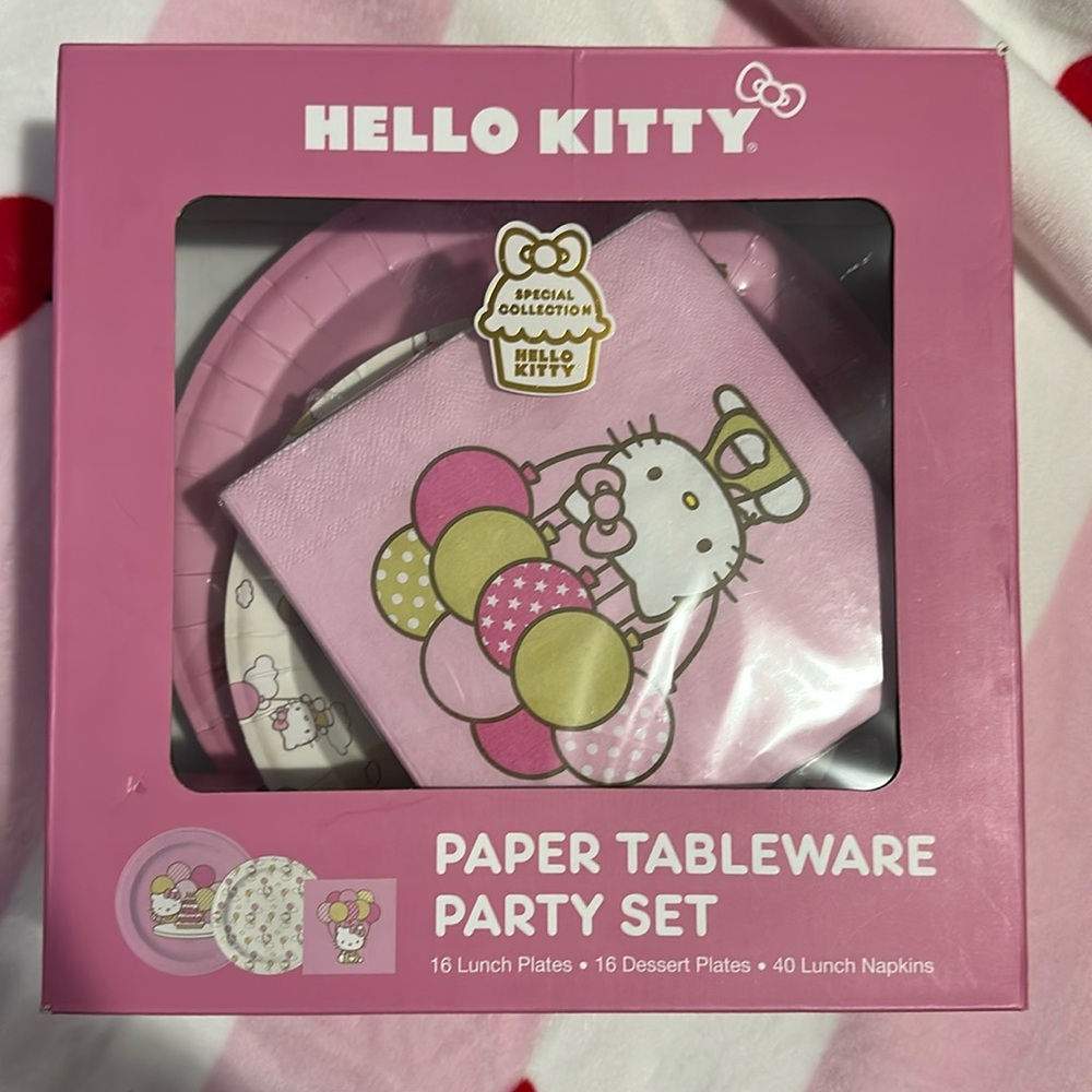Hello Kitty table where party set